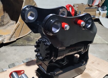 (Radlinger_TILT_590_MS03_HS03_bagr_Kubota_KX057)-1