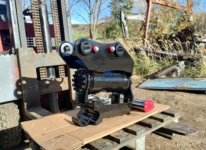 (Radlinger_TILT_590_MS03_HS03_bagr_Kubota_KX057)_2